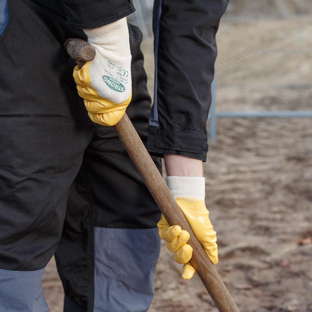 Stronghand® Yellowstar 0550 working gloves in the example of use