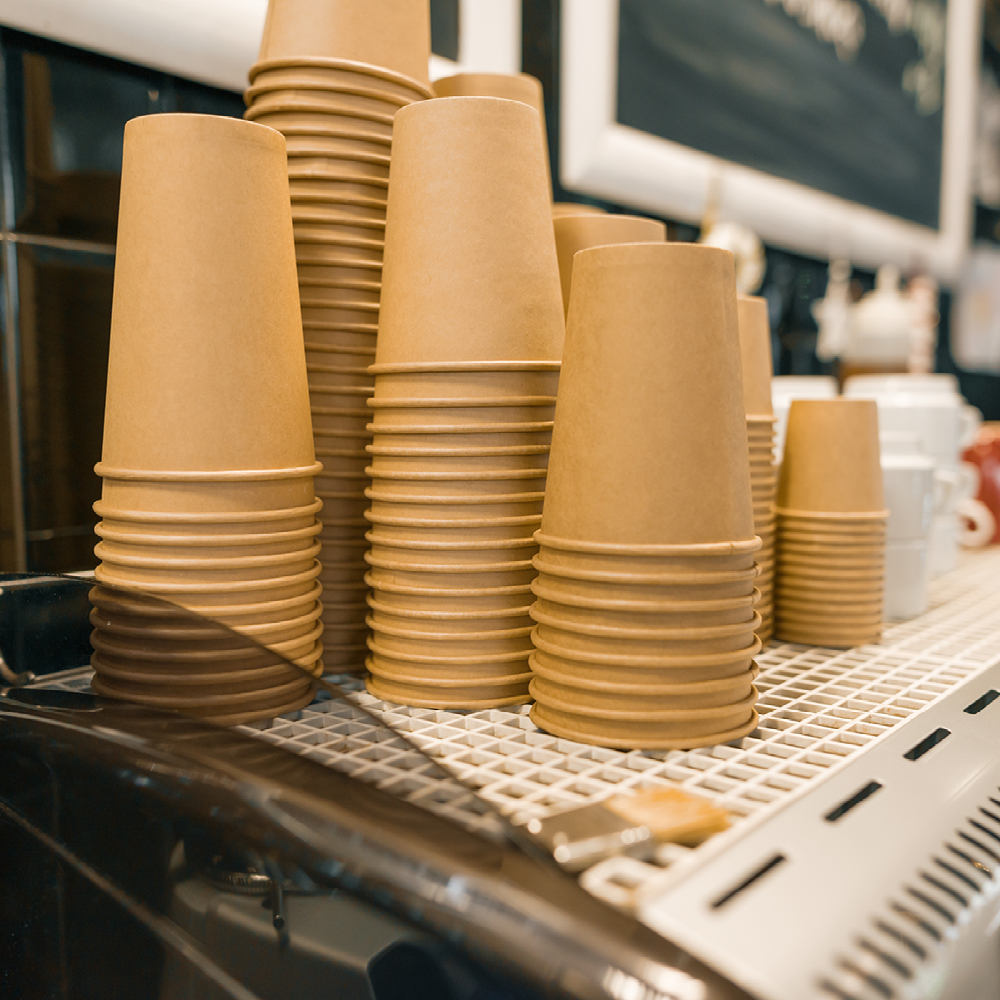 Bio Kaffeebecher Kraft | Kraftpapier/PE, FSC®-Mix, Einsatzbeispiel Bio Kaffeebecher Kraft aus Kraftpapier/PE, FSC®-Mix, Einsatzbeispiel