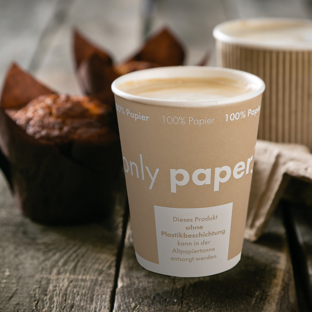 Kaffeebecher Only Paper | Pappe, Einsatzbeispiel Kaffeebecher Only Paper aus Pappe im Einsatzbeispiel