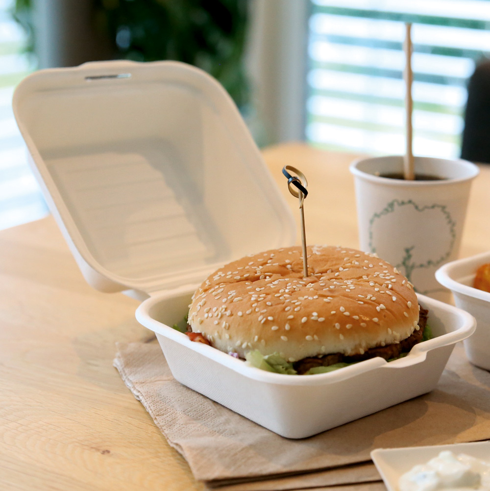 Bio lunchbox Hamburger from sugarcane in white, in-use picture