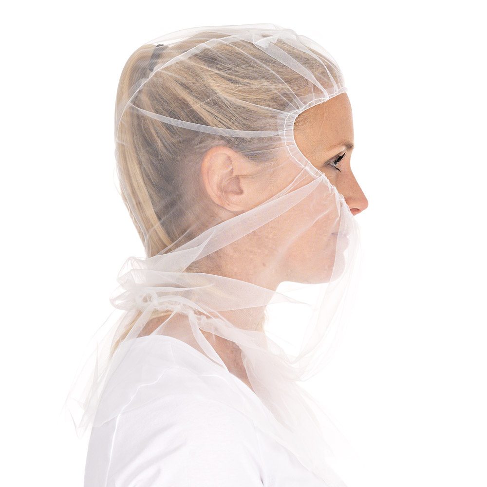 Astrohauben Micromesh mit Cape | Nylon, weiß, Seitansicht, unter Nase Astrohauben Micromesh mit Cape aus Nylon in weiß in der Seitansicht unter der Nase