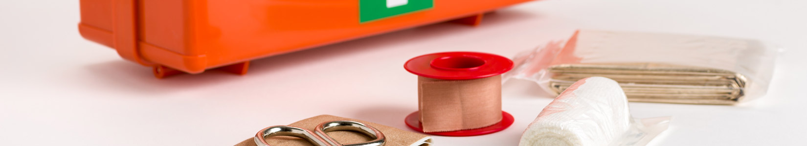 Erste Hilfe Kasten mit Inhalt als Banner
