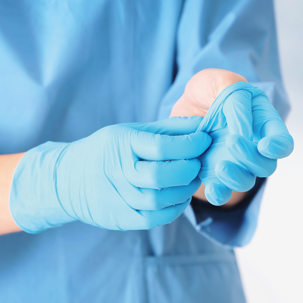 Nitrile gloves Safe Light powder-free in blue as an example of use donning