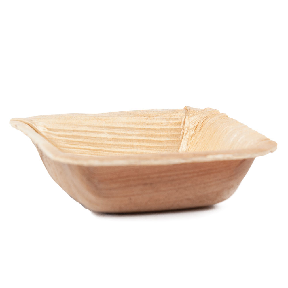 Biodegradable bowl square made of palm leaf with a filling quantity of 30ml in the side view