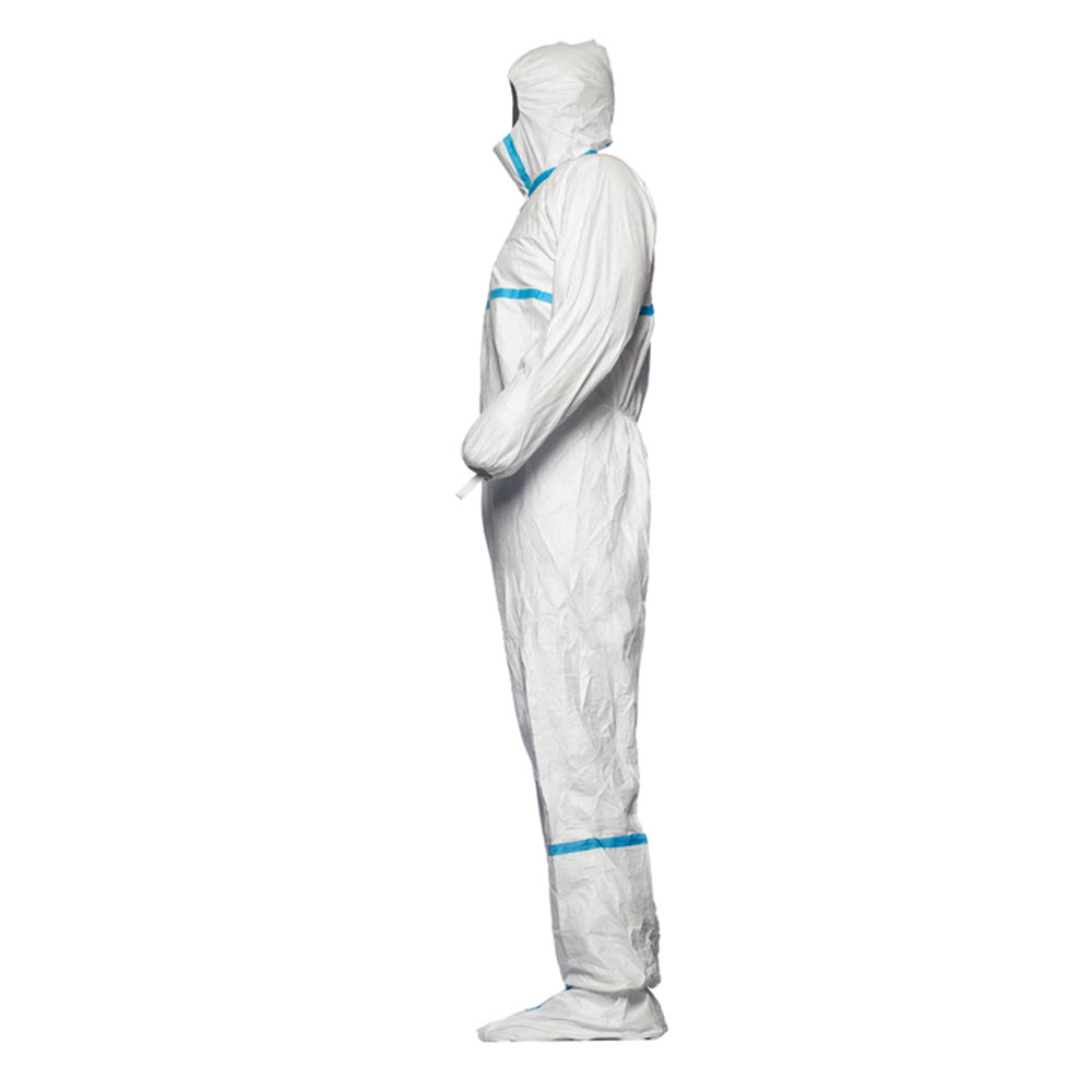 DuPont™ Tyvek® 600 Plus Protective Coverall CHA5 in the oblique view