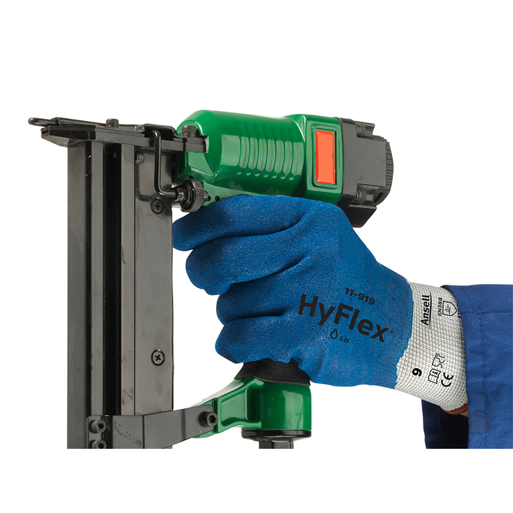 Ansell HyFlex® 11-919, mechanical protection gloves with example of use