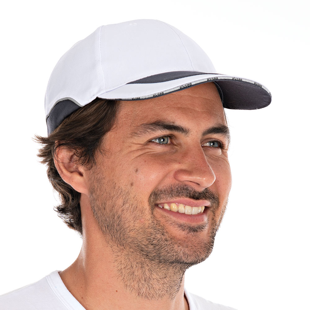 Bump cap "Greg", cotton/polyester in the oblique view, white