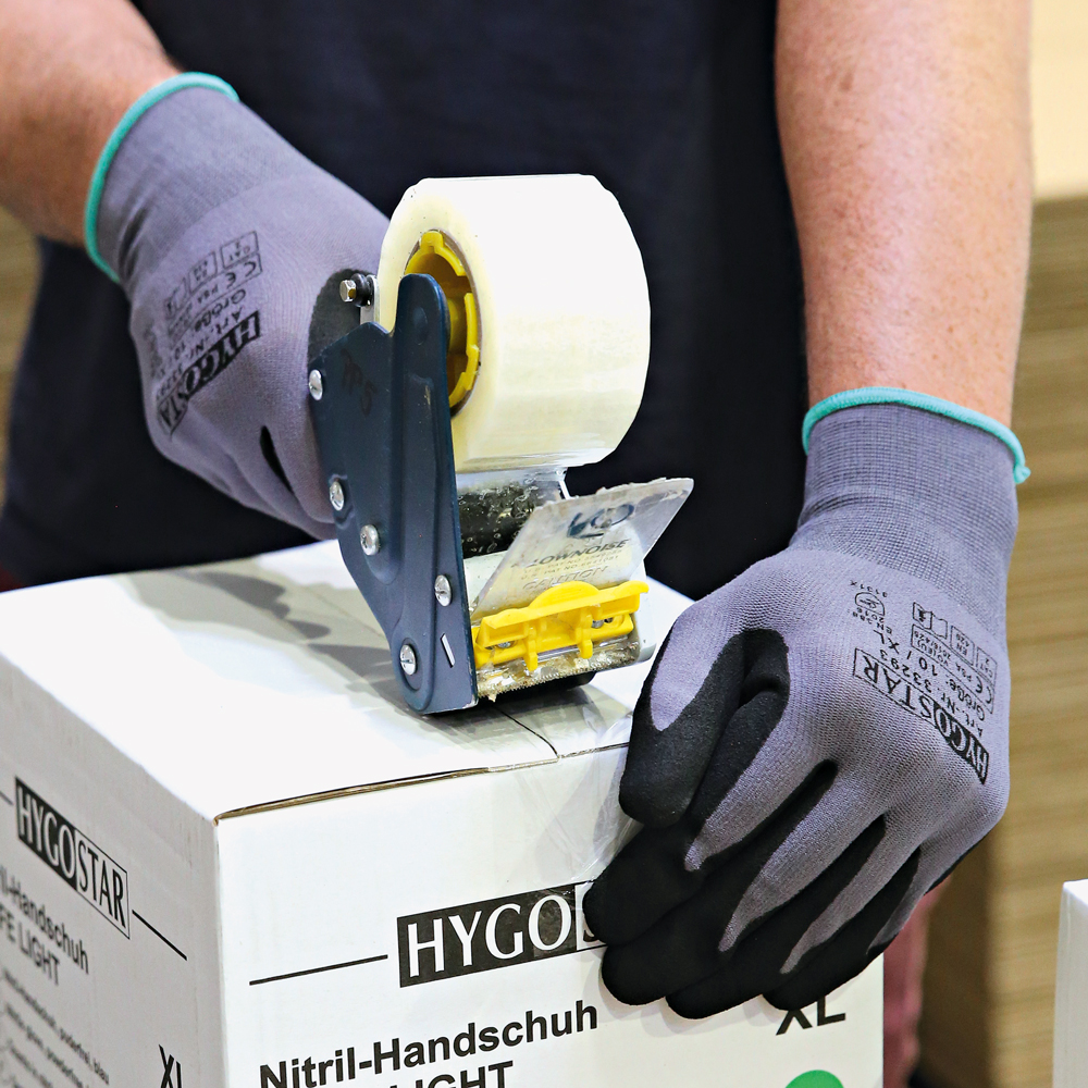 Feinstrickhandschuhe Ergo Flex mit Nitril-PU-Beschichtung beim Verpacken